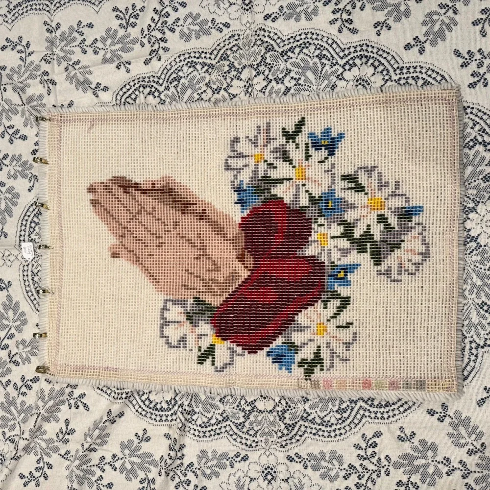 Vintage Praying Hands Latch Hook Rug Wall Hanging Religious Faith Christianity‎